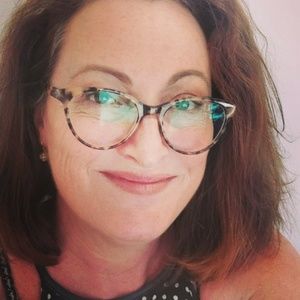 Meet your Posher, Cassandra